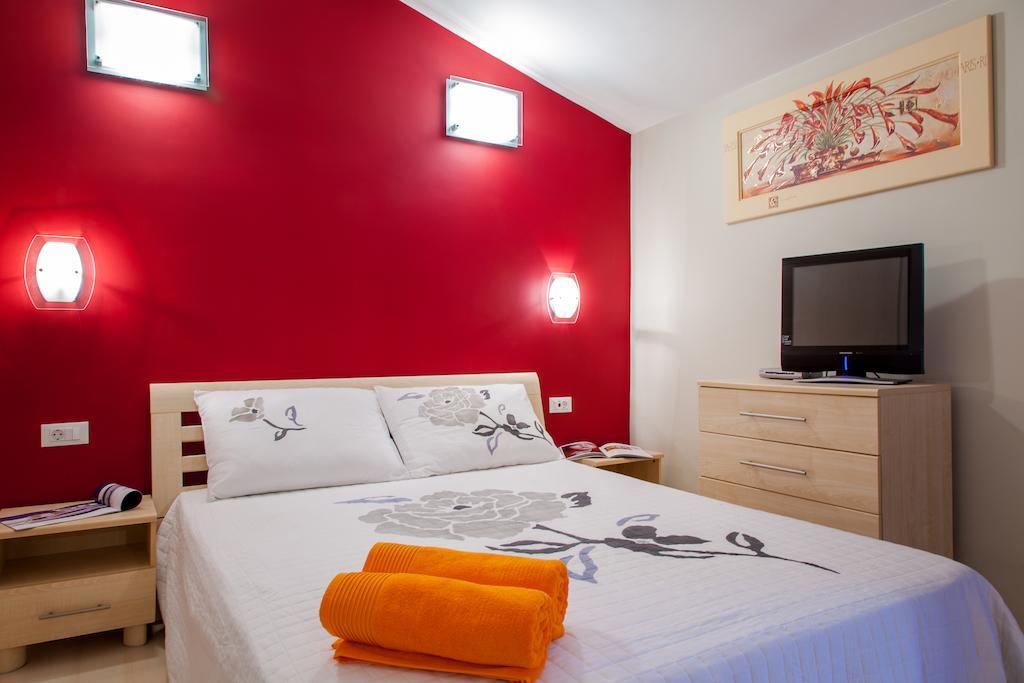 Apartments Toni 오미스 객실 사진